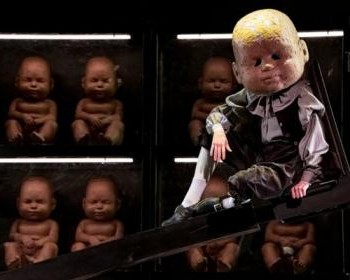 Игра во взрослых: Детские куклы, король-балетмейстер и вечный Булгаков на сцене МХТ.